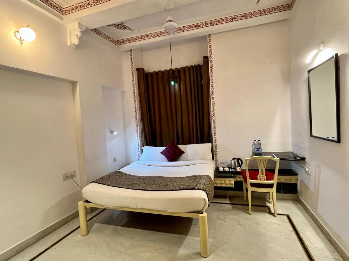 Hotel The Tiger Udaipur Exteriör bild