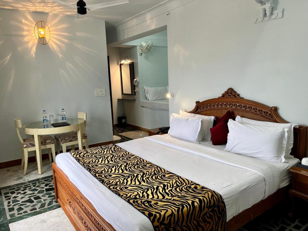 Hotel The Tiger Udaipur Exteriör bild