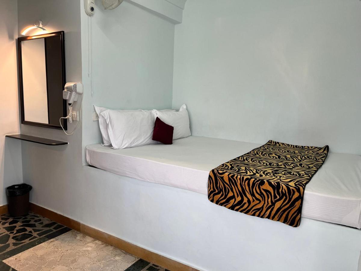 Hotel The Tiger Udaipur Exteriör bild