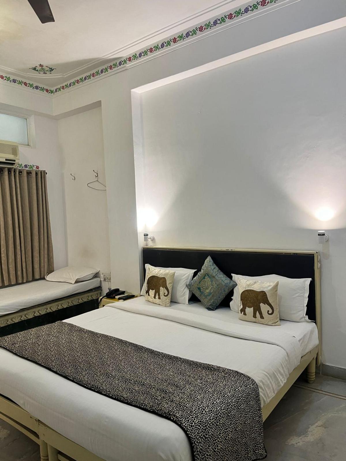 Hotel The Tiger Udaipur Exteriör bild