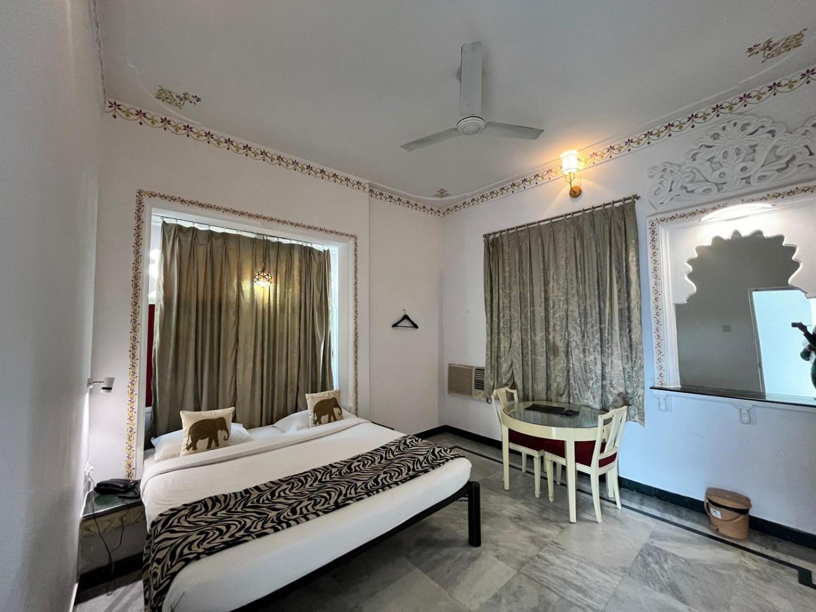 Hotel The Tiger Udaipur Exteriör bild